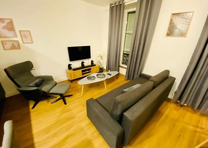 50M2 Flat In Heart Of Orleans - Canal Foot & Bein